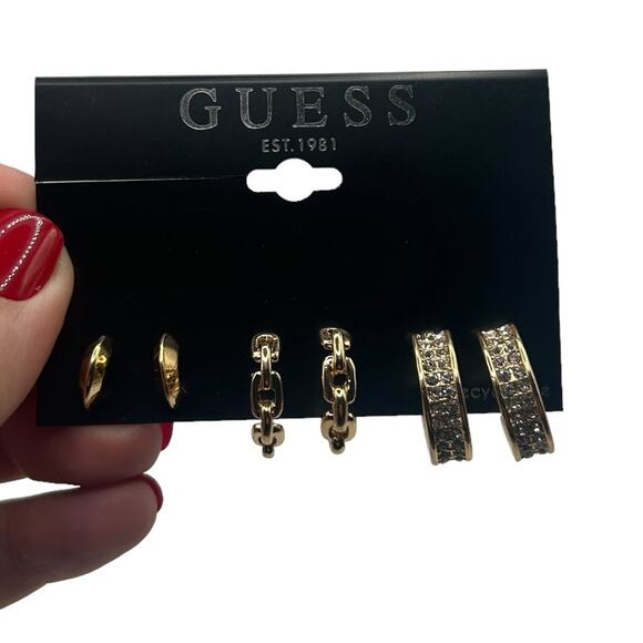 NWT Macy's GUESS Gold Mini Hoop Earring Set of 3 Chunky Chain Pave Crystal NEW - Picture 1 of 7